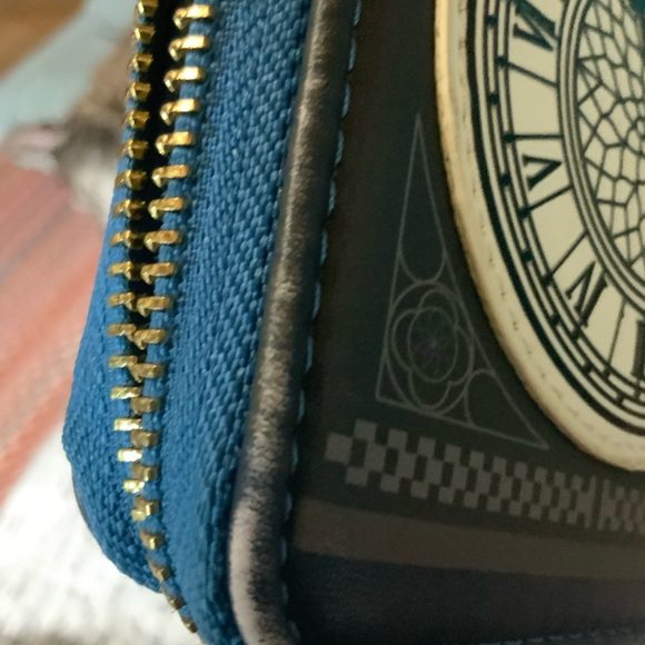 Retired Loungefly GLOW IN THE DARK Peter Pan and friends wallet. GUC - Picture 5 of 12